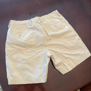 J Crew 6 in Khaki shorts
